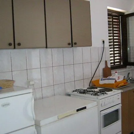 Necujam 13884a Apartamento Grohote