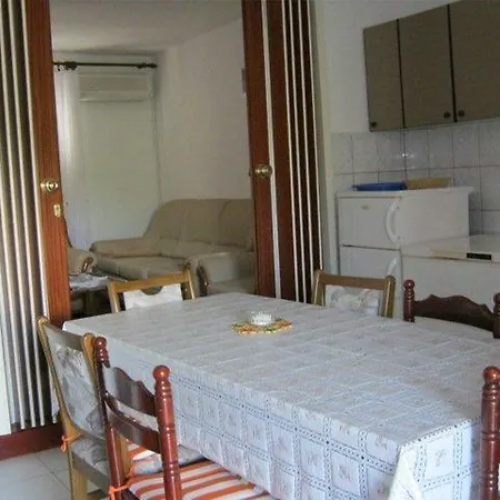 Apartamento Necujam 13884a Grohote
