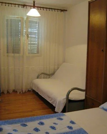 Necujam 13884a